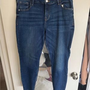 Woman’s Old Navy Jeans 14